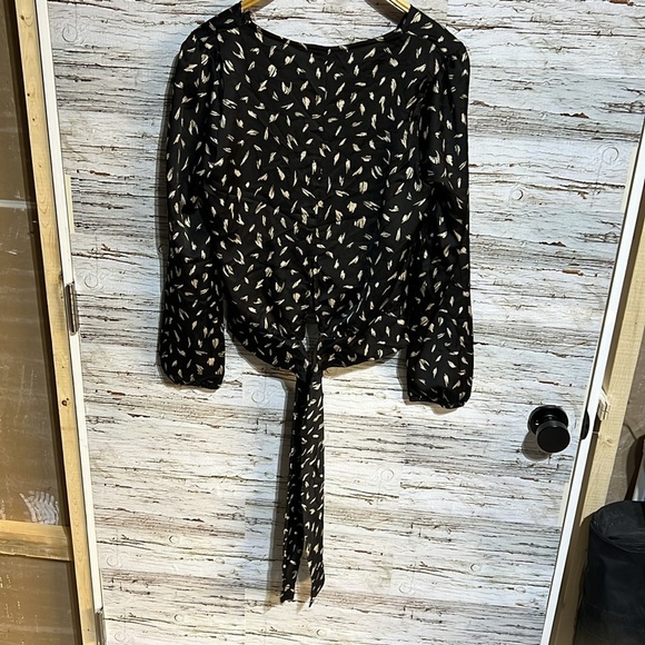Miley & Molly  blouse size large NWT - Picture 9 of 9